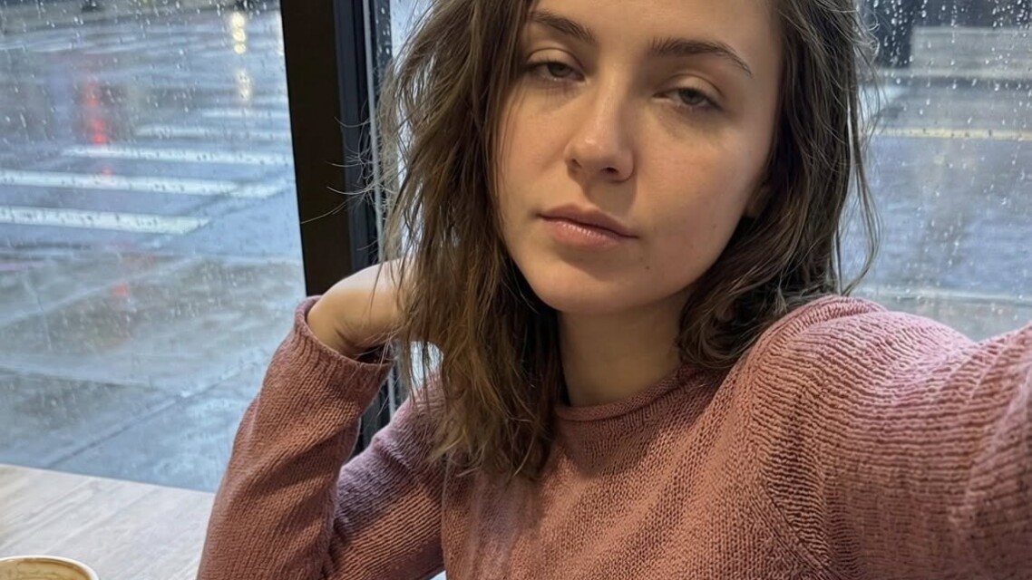 To zdjęcie wygląda jak zwykłe selfie. Prawda jest zupełnie inna.