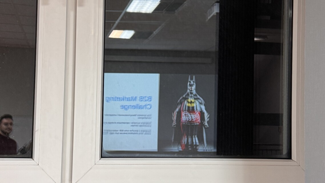 Po drugiej stronie sali. Batman, Joker i marketing B2B